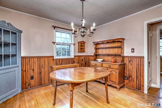 8 Meadow Circle Road, Branford, CT 06405