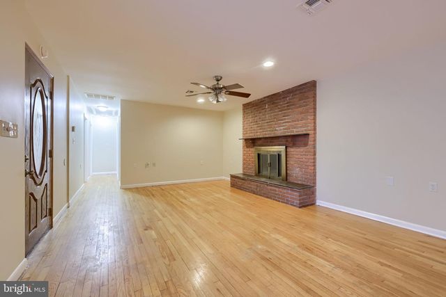 402 PHILMONT DR, Lancaster, PA 17601