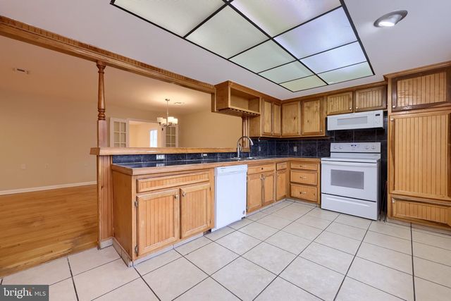 402 PHILMONT DR, Lancaster, PA 17601