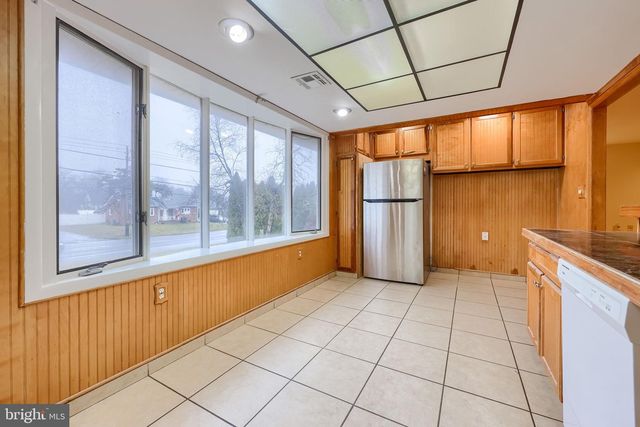 402 PHILMONT DR, Lancaster, PA 17601