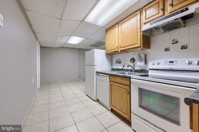 402 PHILMONT DR, Lancaster, PA 17601