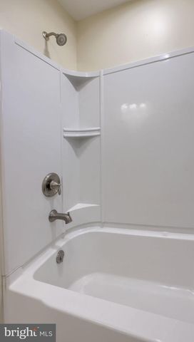 402 PHILMONT DR, Lancaster, PA 17601