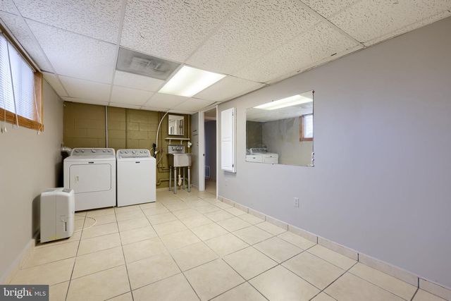 402 PHILMONT DR, Lancaster, PA 17601