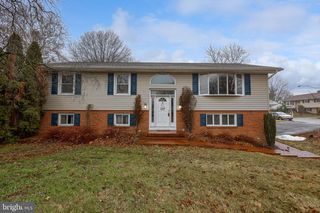 402 PHILMONT DR, Lancaster, PA 17601