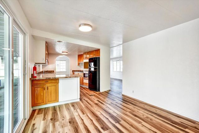 17 Pepperwood Way, Soquel, CA 95073