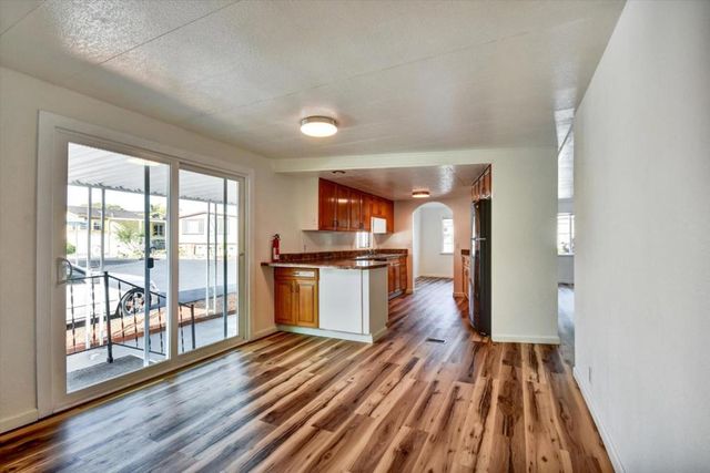 17 Pepperwood Way, Soquel, CA 95073