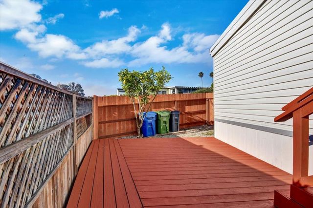 17 Pepperwood Way, Soquel, CA 95073