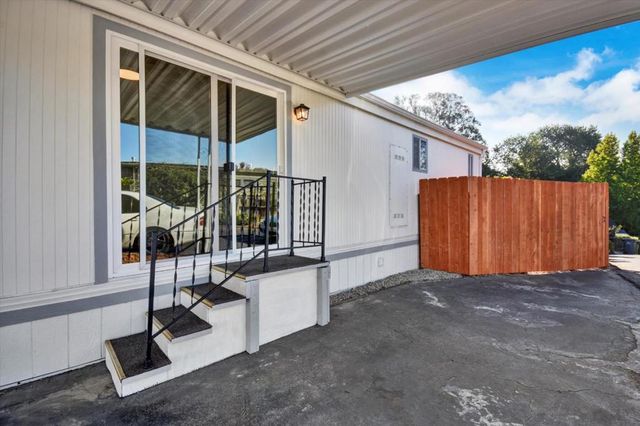 17 Pepperwood Way, Soquel, CA 95073