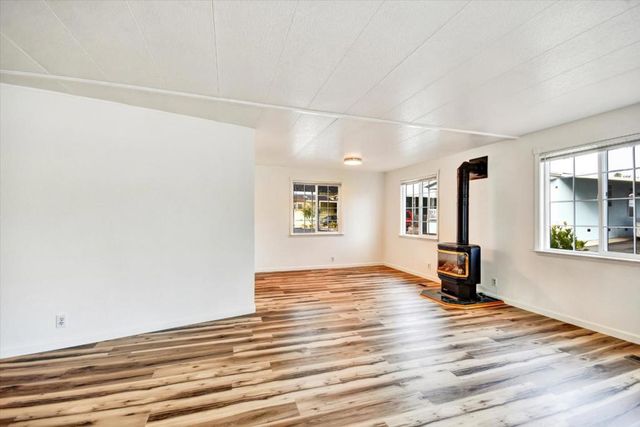 17 Pepperwood Way, Soquel, CA 95073