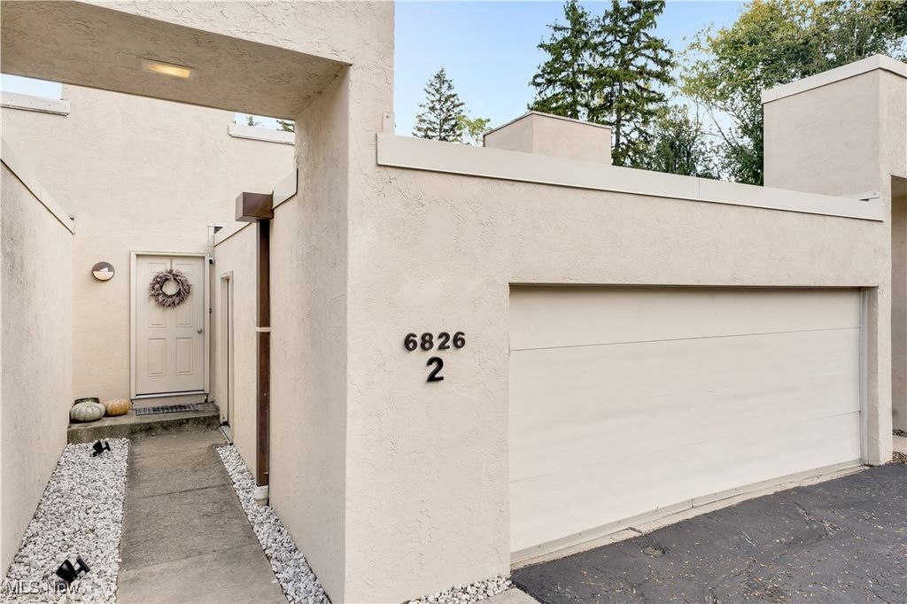 6826 Old Royalton Road 2, Brecksville, OH 44141
