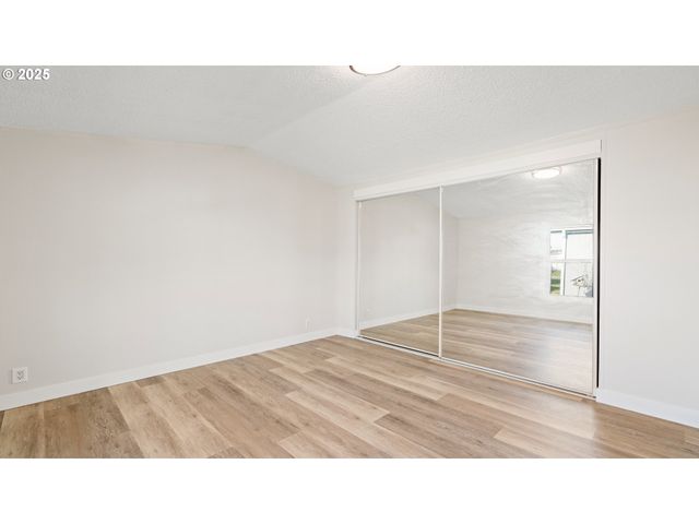 700 N MILL St 109, Creswell, OR 97426