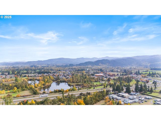 700 N MILL St 109, Creswell, OR 97426