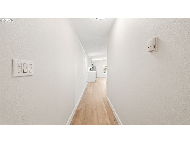 700 N MILL St 109, Creswell, OR 97426