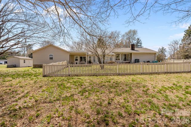 3368 N Glenola Road, Archdale, NC 27263