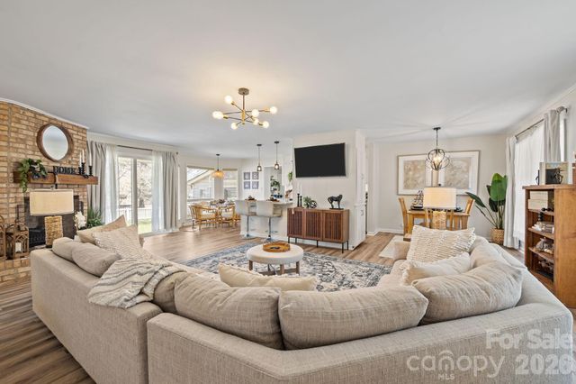 3368 N Glenola Road, Archdale, NC 27263