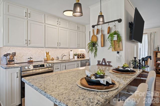 3368 N Glenola Road, Archdale, NC 27263