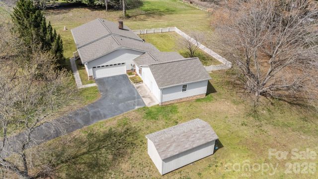 3368 N Glenola Road, Archdale, NC 27263