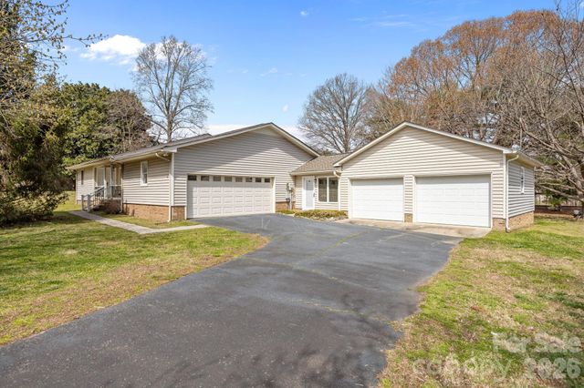 3368 N Glenola Road, Archdale, NC 27263