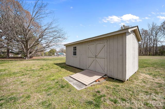 3368 N Glenola Road, Archdale, NC 27263