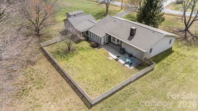 3368 N Glenola Road, Archdale, NC 27263