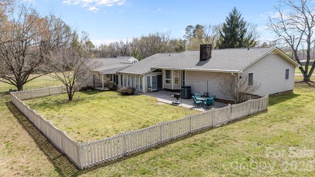 3368 N Glenola Road, Archdale, NC 27263