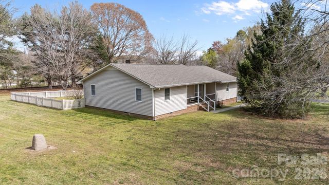 3368 N Glenola Road, Archdale, NC 27263