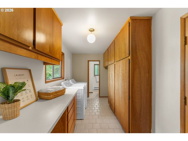 1470 Se 37TH Ave, Hillsboro, OR 97123