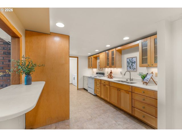 1470 Se 37TH Ave, Hillsboro, OR 97123