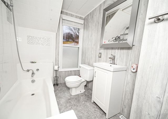 416 Prospect Street, Manchester, IA 52057