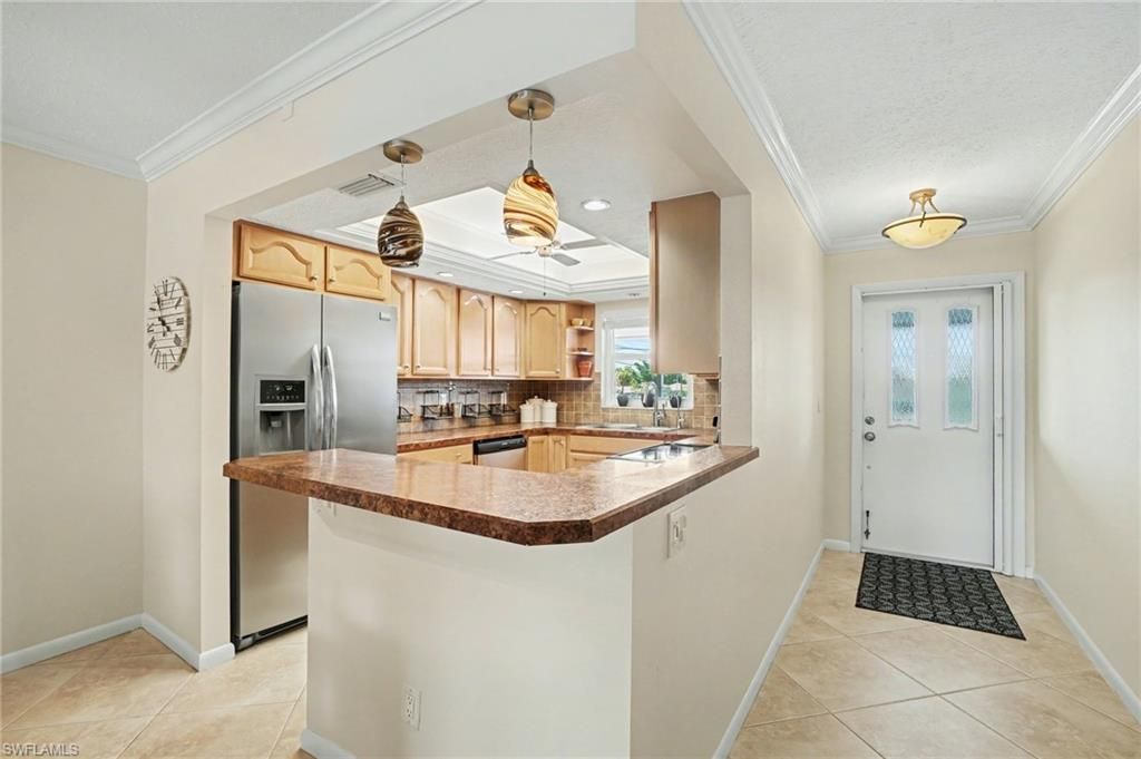 Image 4 of property listing at 1206 SE 46th ST 2G, Cape Coral, FL 33904