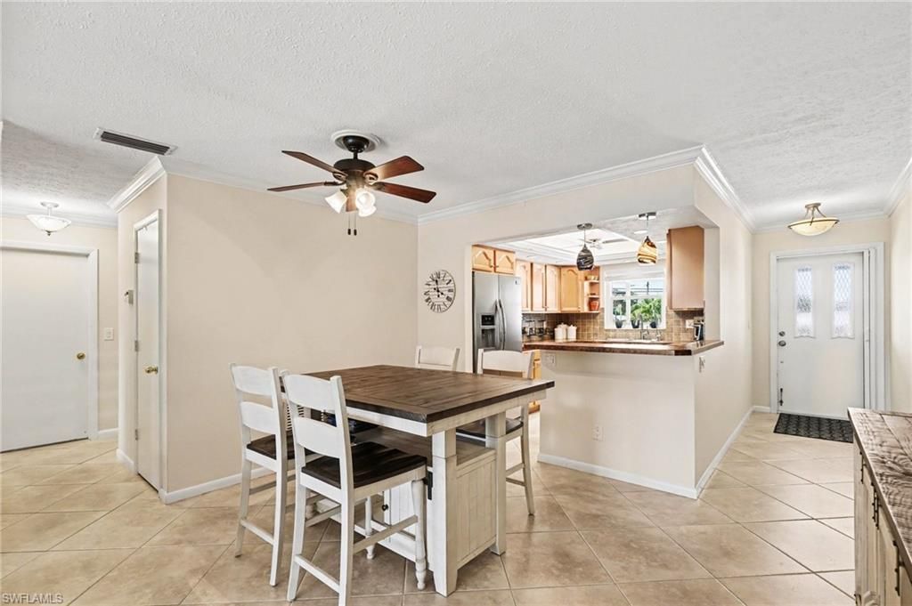 Image 5 of property listing at 1206 SE 46th ST 2G, Cape Coral, FL 33904