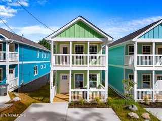 274A W Main St, Dandridge, TN 37725