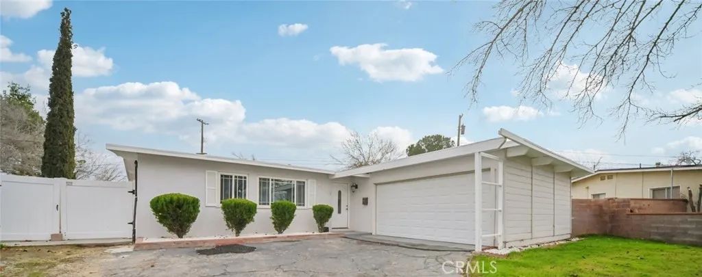706 Woodgate, Lancaster, CA 93534