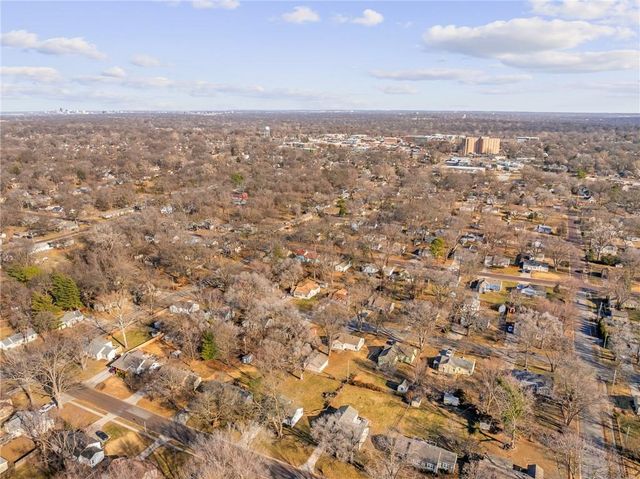 8133 Woodward Street, Overland Park, KS 66204