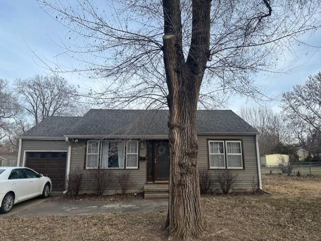 8133 Woodward Street, Overland Park, KS 66204