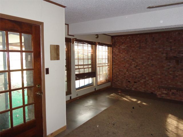 600 S 3rd Street, Grandview, TX 76050