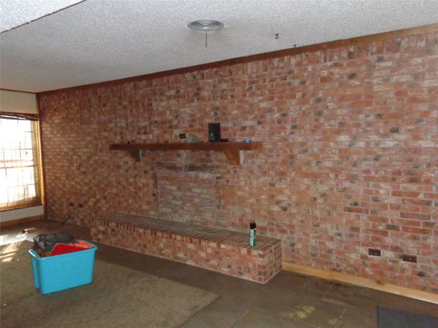 600 S 3rd Street, Grandview, TX 76050