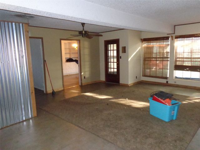 600 S 3rd Street, Grandview, TX 76050