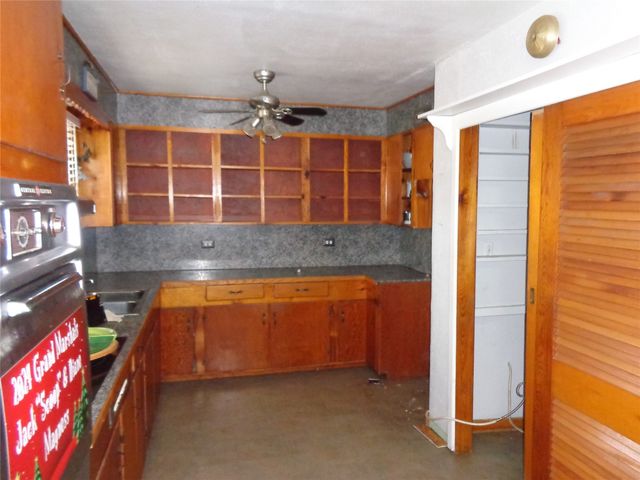 600 S 3rd Street, Grandview, TX 76050