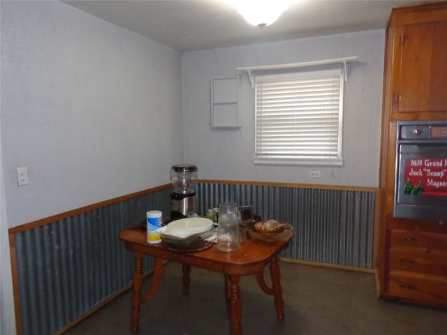 600 S 3rd Street, Grandview, TX 76050