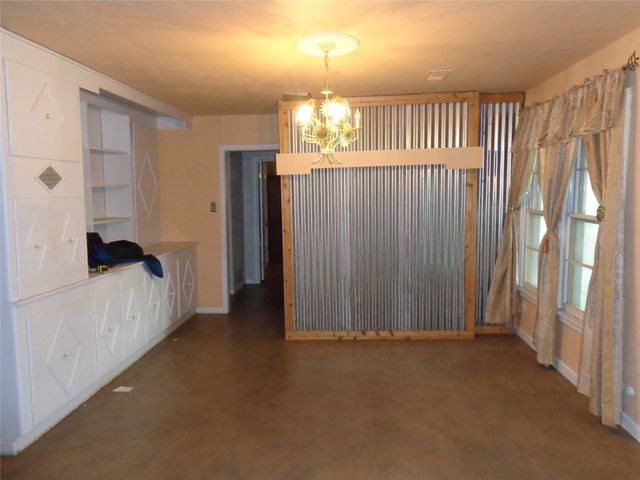 600 S 3rd Street, Grandview, TX 76050