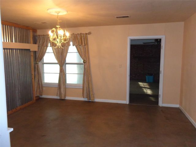 600 S 3rd Street, Grandview, TX 76050