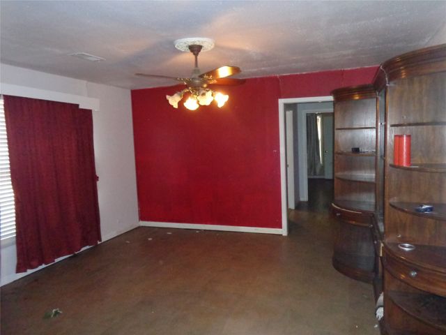 600 S 3rd Street, Grandview, TX 76050