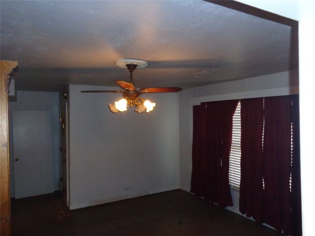 600 S 3rd Street, Grandview, TX 76050