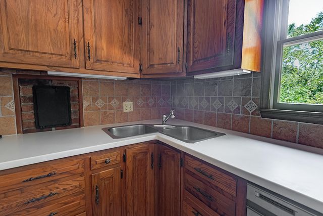 4439 E Fox Bluff Lane, Springfield, MO 65809