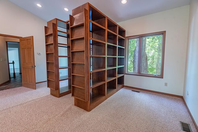 4439 E Fox Bluff Lane, Springfield, MO 65809