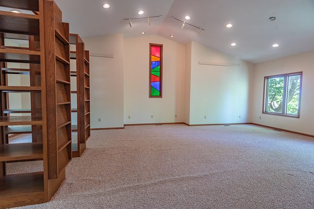 4439 E Fox Bluff Lane, Springfield, MO 65809