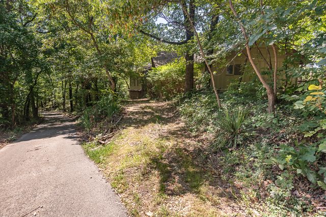 4439 E Fox Bluff Lane, Springfield, MO 65809