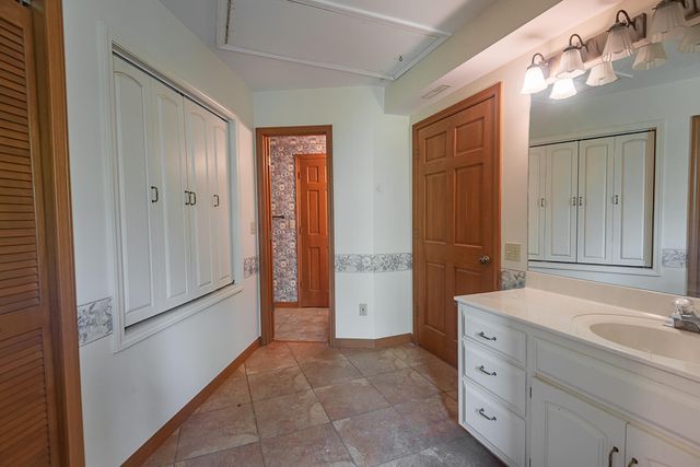 4439 E Fox Bluff Lane, Springfield, MO 65809