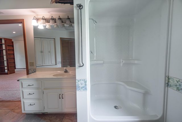 4439 E Fox Bluff Lane, Springfield, MO 65809